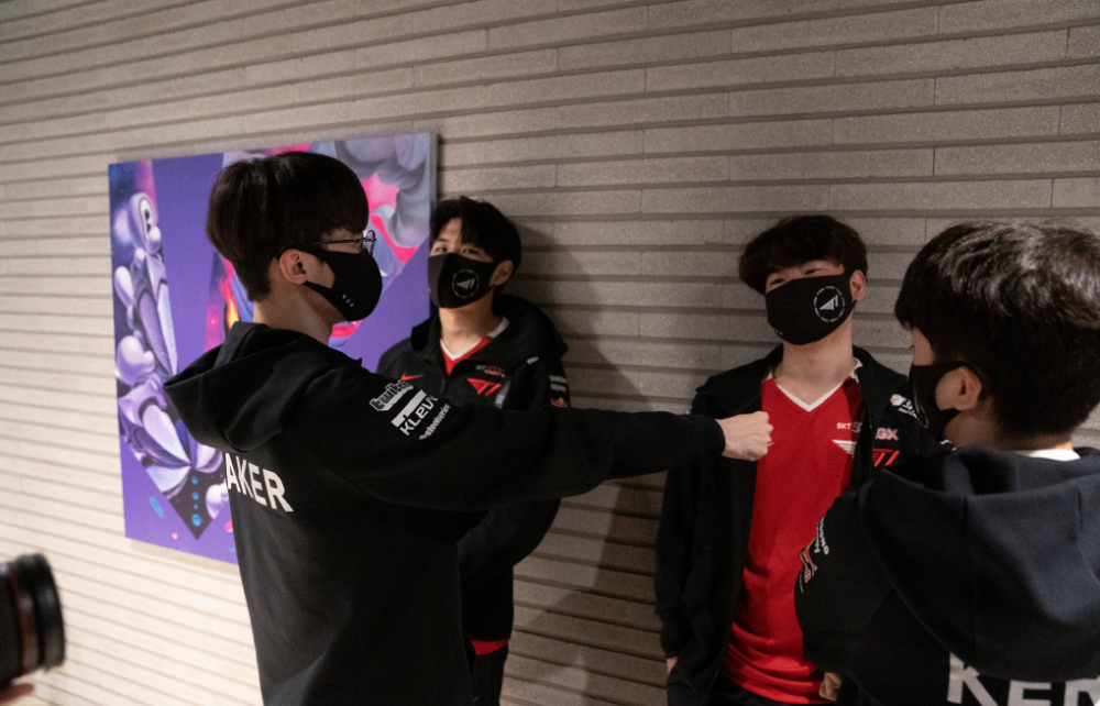 关于RNG碾压SHR,Gumayusi团战一打五强强对话半决赛,点燃全场激情的信息 关于RNG碾压SHR,Gumayusi团战一打五强强对话半决赛,点燃全场激情的信息