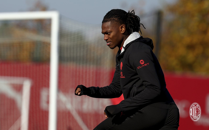 米兰竞技队训练场上积极备战