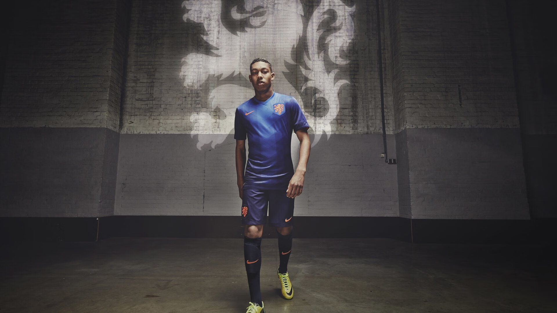 波斯铁骑困红龙，末节战神迪巴拉一剑封喉