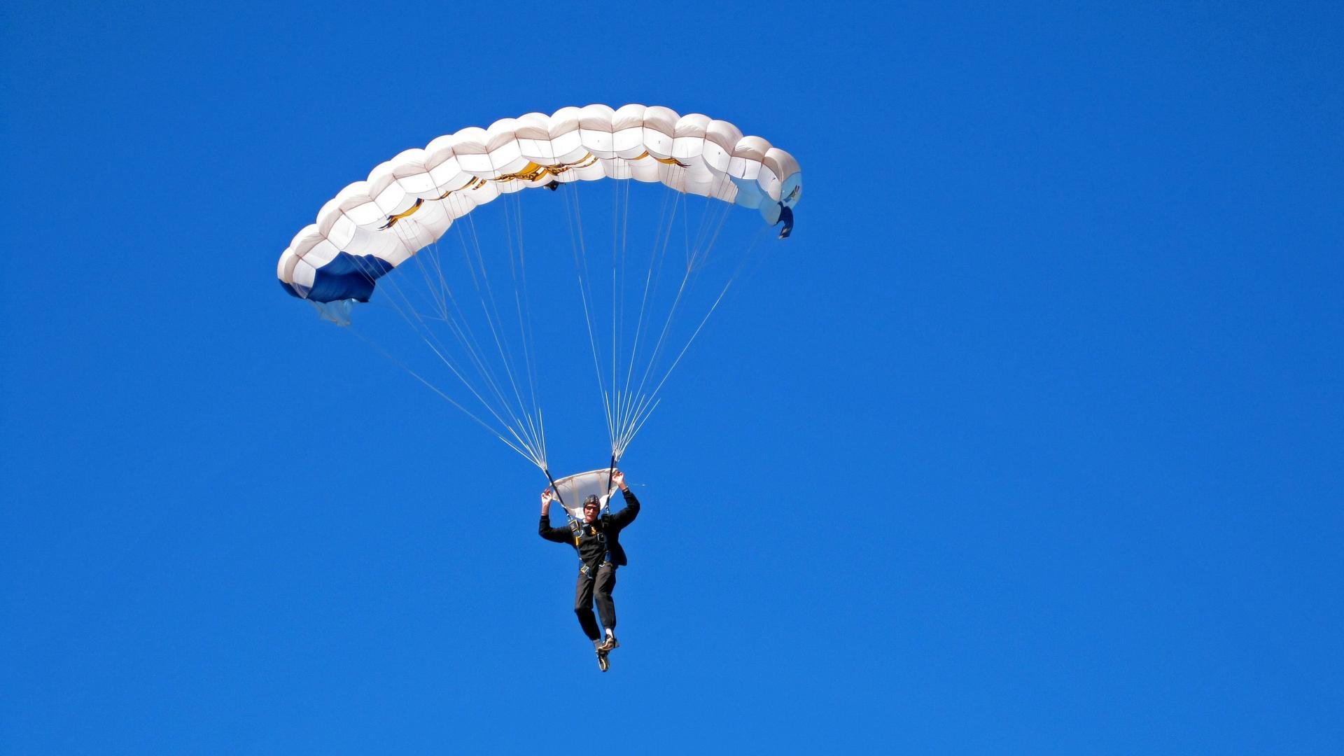 爵士鏖战山东队，米切尔状态火热，一场跨越文化的篮球对话